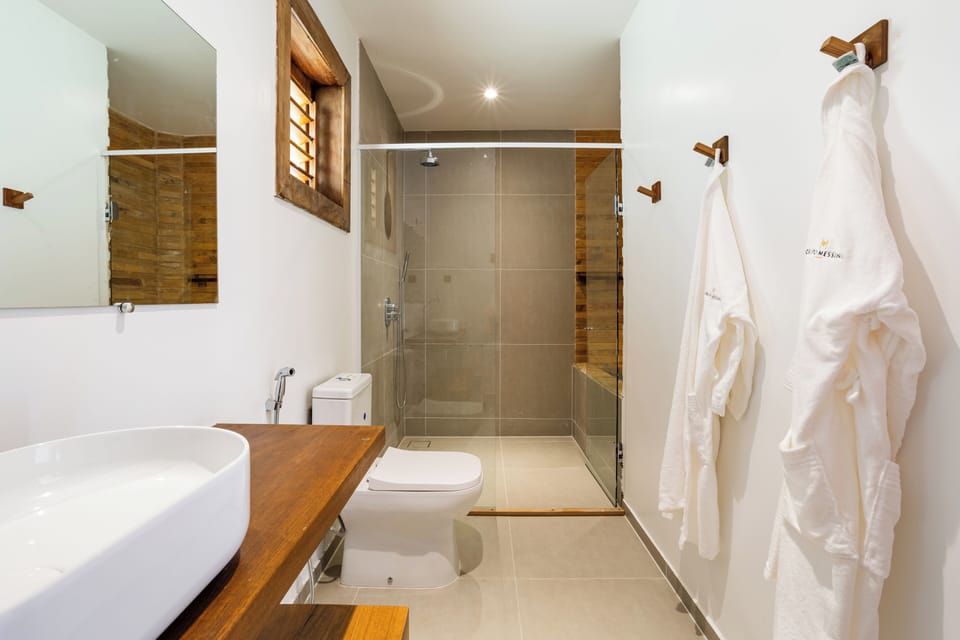 Superior Suite, Garden View | Bathroom