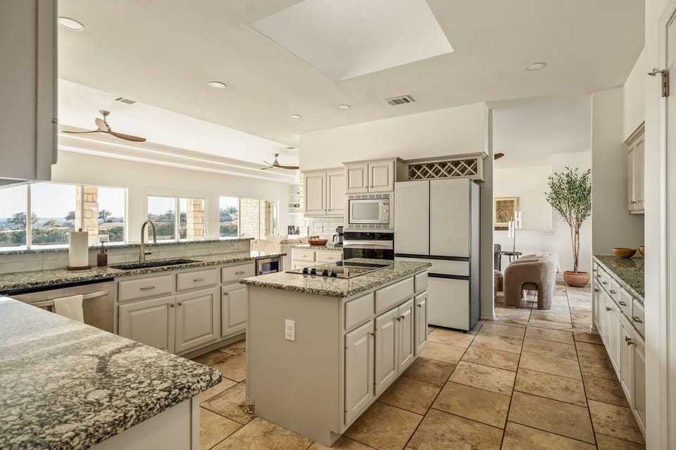 Full kitchen