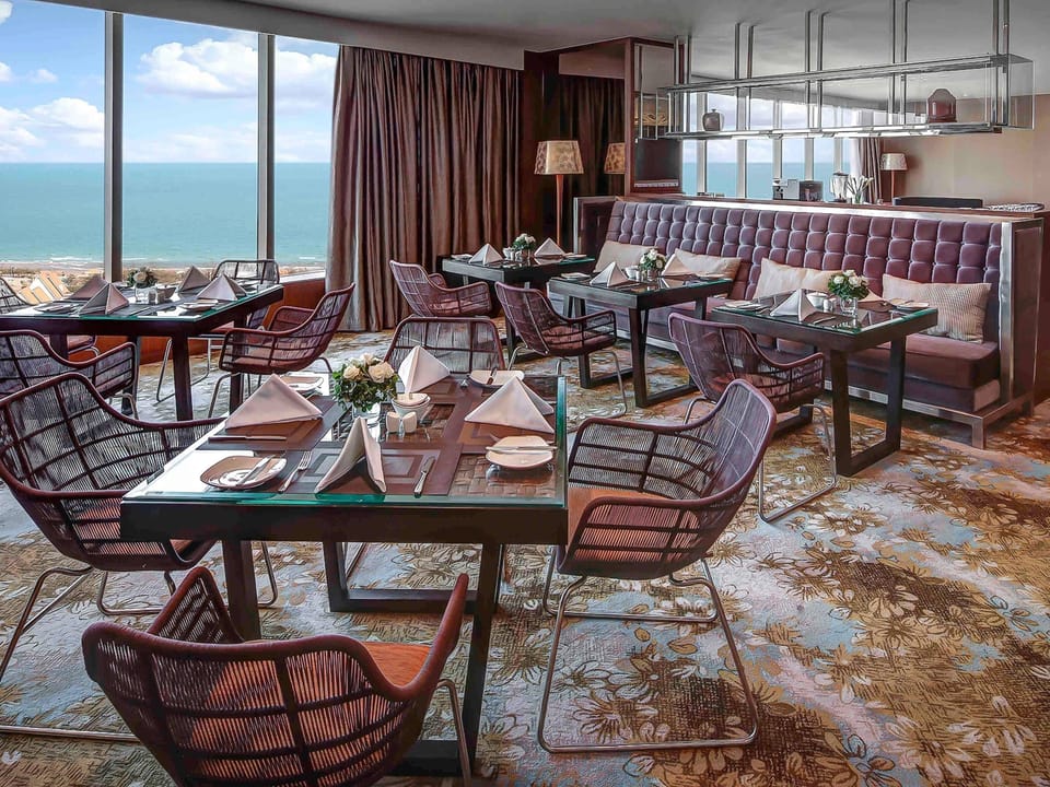 Suite, Club Lounge Access | 1 bedroom, premium bedding, minibar, in-room safe