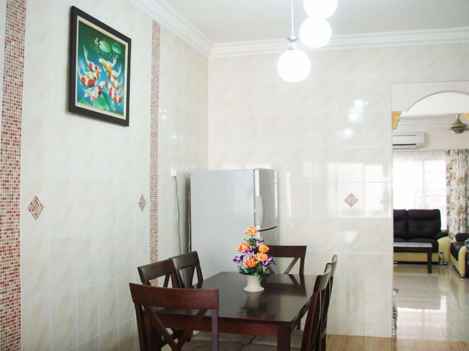 Holiday Suite | In-room dining