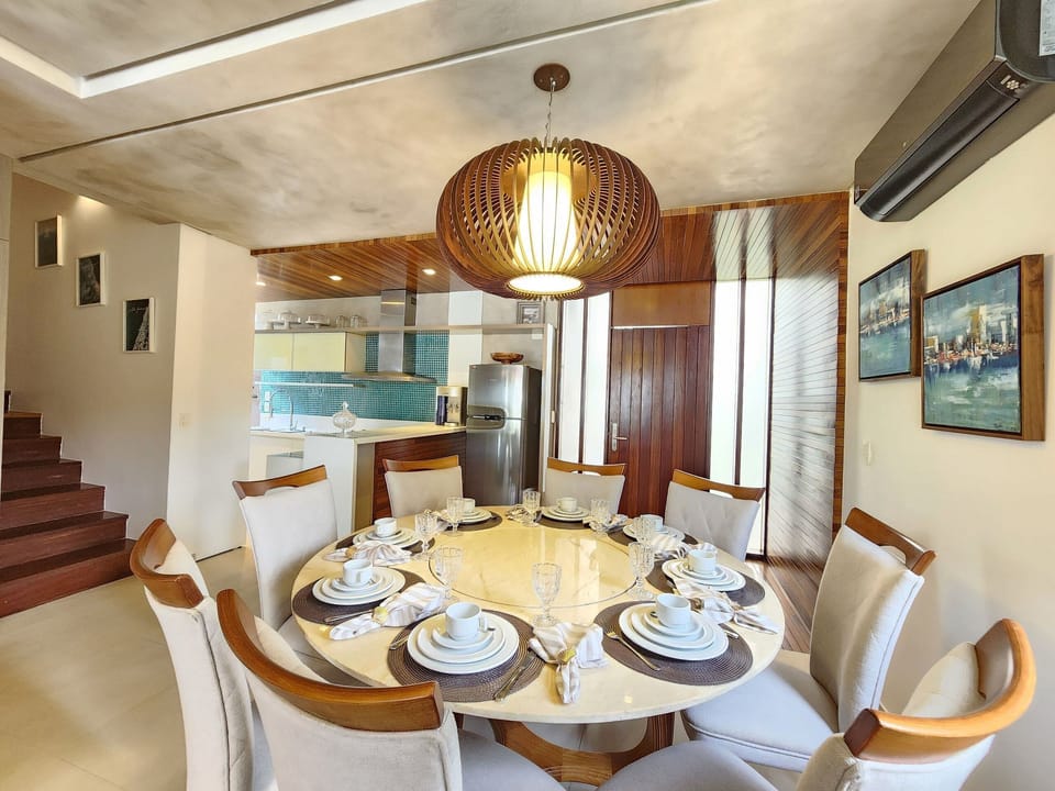 Basic Bungalow | Dining