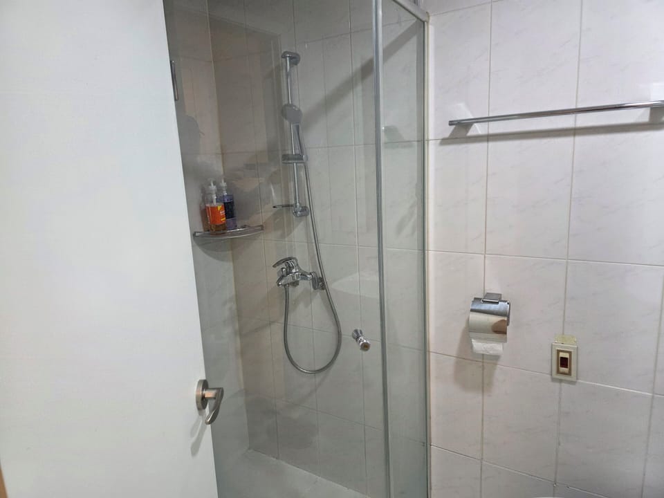 Standard Twin Room, 2 Queen Beds | Bathroom | Shower, designer toiletries, hair dryer, slippers