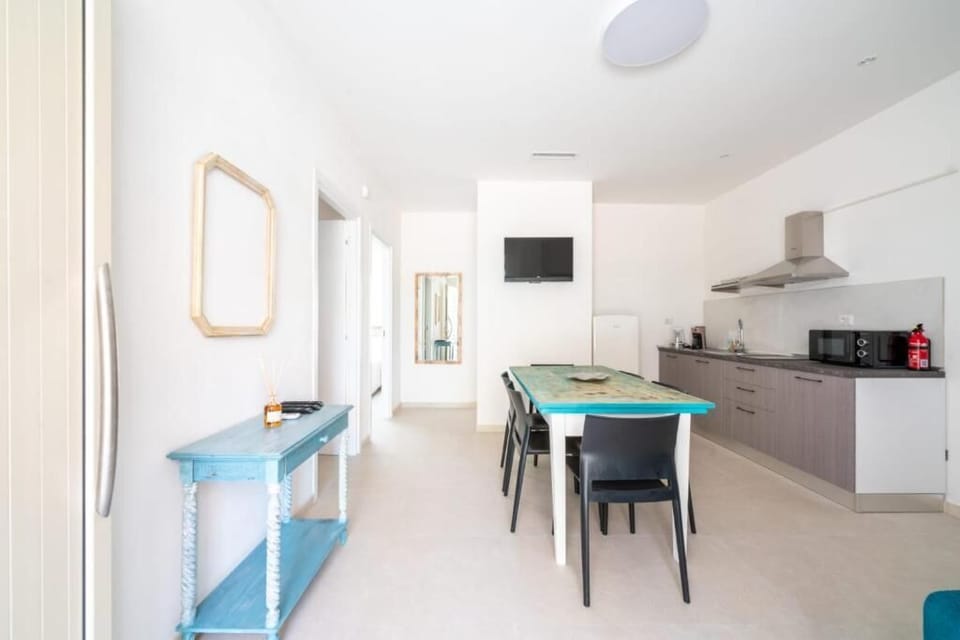 Classic House, Patio, Garden View | Private kitchen | Highchair
