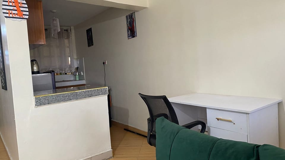 Family Apartment | Private kitchen | Fridge, microwave, cookware/dishes/utensils