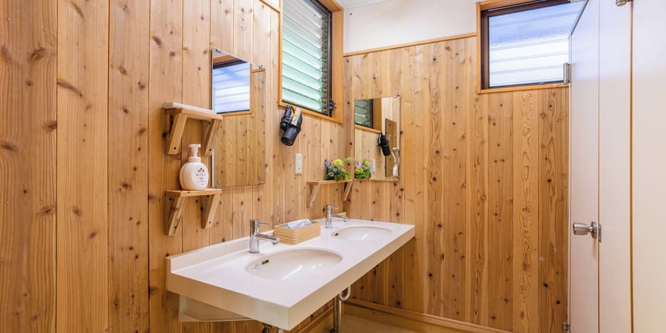 Bathroom shower