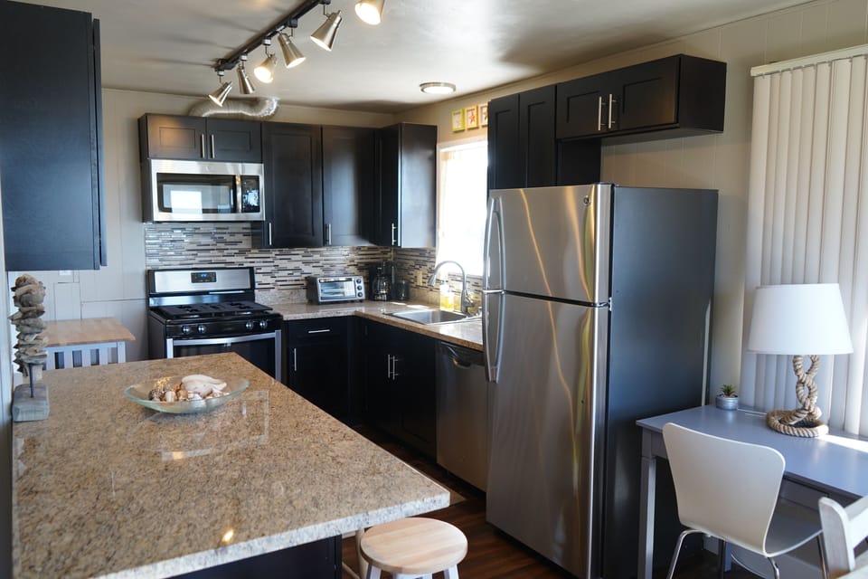Apartment, Pets Allowed, Ocean View | Private kitchen
