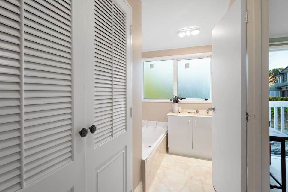 Premium Double Room, 1 Queen Bed, Private Bathroom, Garden View | Bathroom | Hair dryer, bathrobes, towels, soap