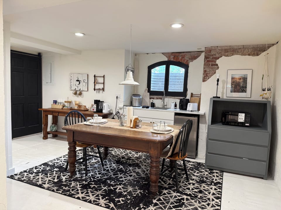 Kitchen: Microwave, air fryer, toaster, Keurig, Electric Kettle, Ice machine.