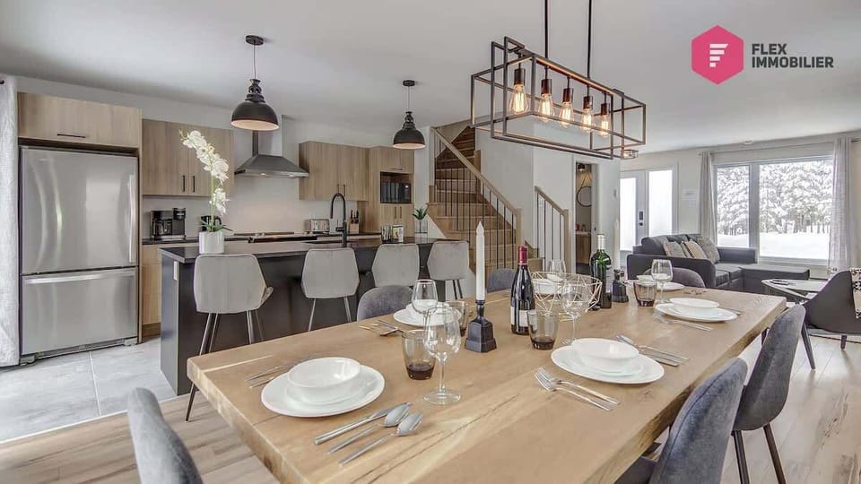 "Super endroit pour passer du temps entre amis ou en famille. La maison est spacieuse et très propre! On peut marcher sur le bord de la rivière directement en arrière de la maison.
Nous avons adoré notre séjour!!!" Rachel (Sherbrooke)