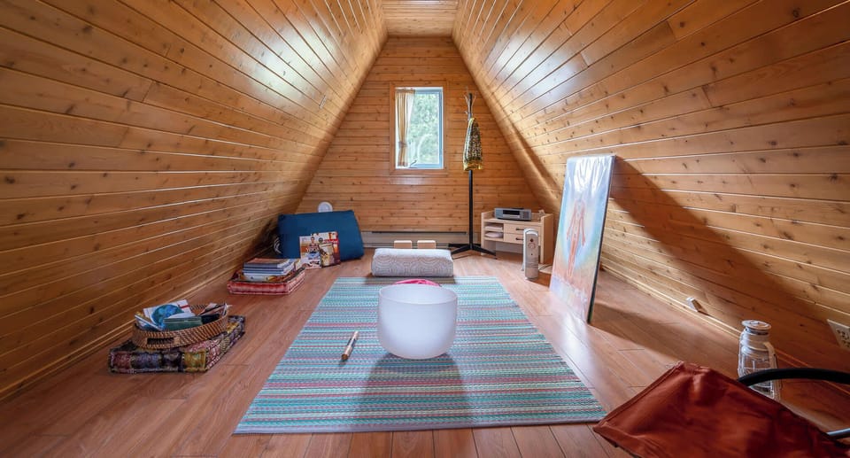 Salle de relaxation au sommet du chalet (3e étage), parfaite pour le yoga et la méditation, avec une vue imprenable sur le lac - INTERDIT AUX ENFANTS
