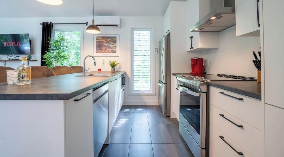 "This place was an absolute pleasure! We had a very relaxing time, with many beautiful places just a short drive away. The host provides a PDF manual that gives you many tips and recommendations to eat, shop and have fun." Antonio (New York, NY)