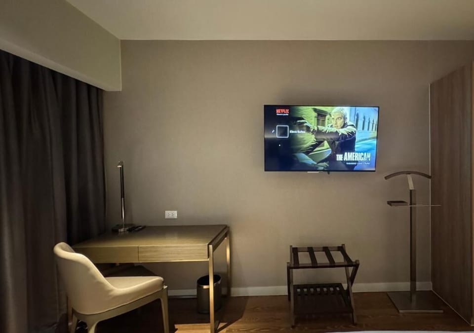 Standard Suite, 2 Double Beds, Non Smoking, City View | Interior