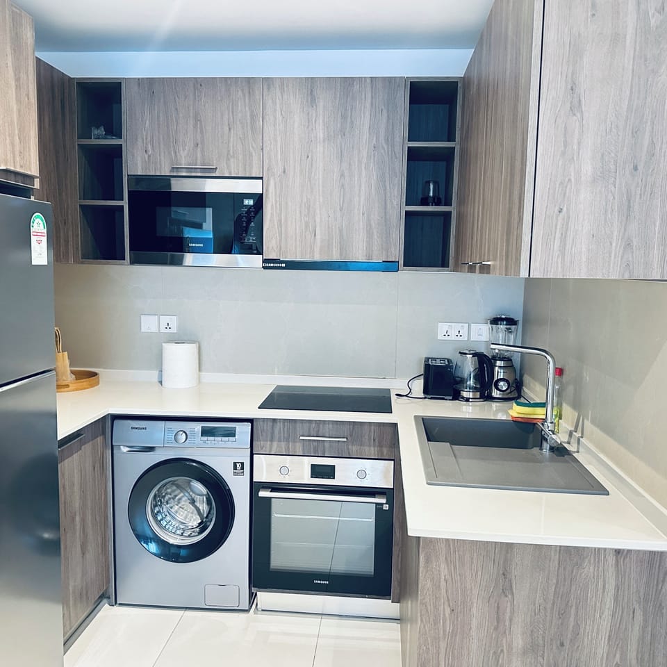Family Apartment, Balcony, City View | Private kitchen | Toaster