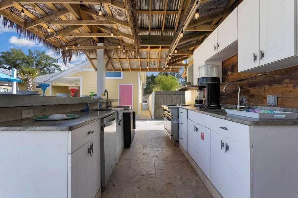 Outdoor kitchen with Hibachi Grill