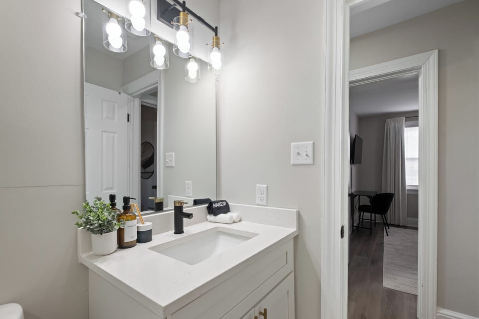 1st floor full bathroom