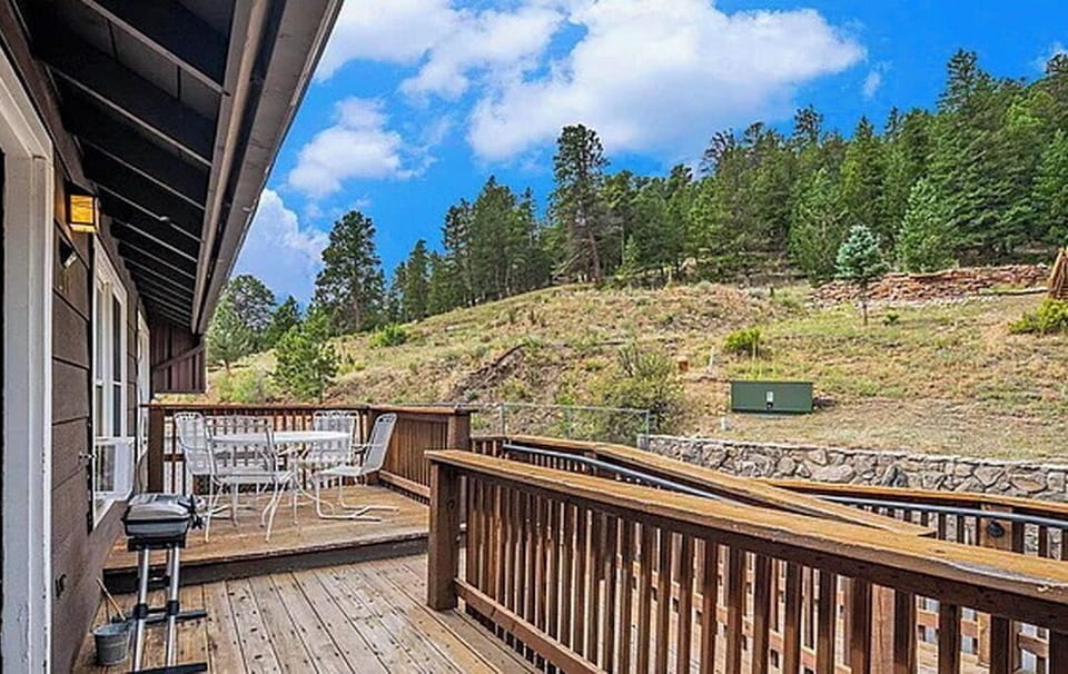 deck out front