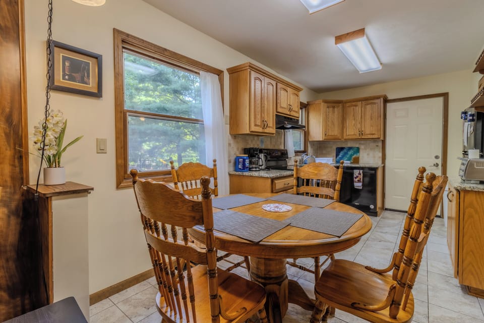 Kitchen - Kitchen with additional dining area. The door straight ahead leads to the garage.