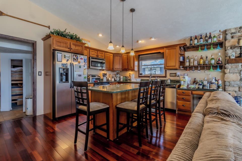 Kitchen - Breakfast Bar