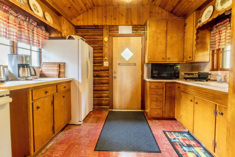 Kitchen and Entry