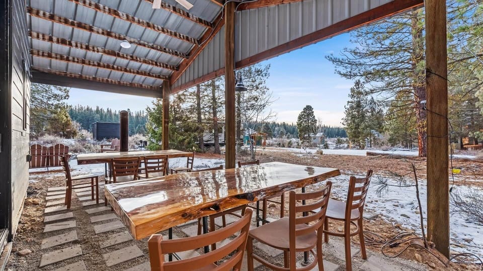 Clubhouse Outdoor Dining Area