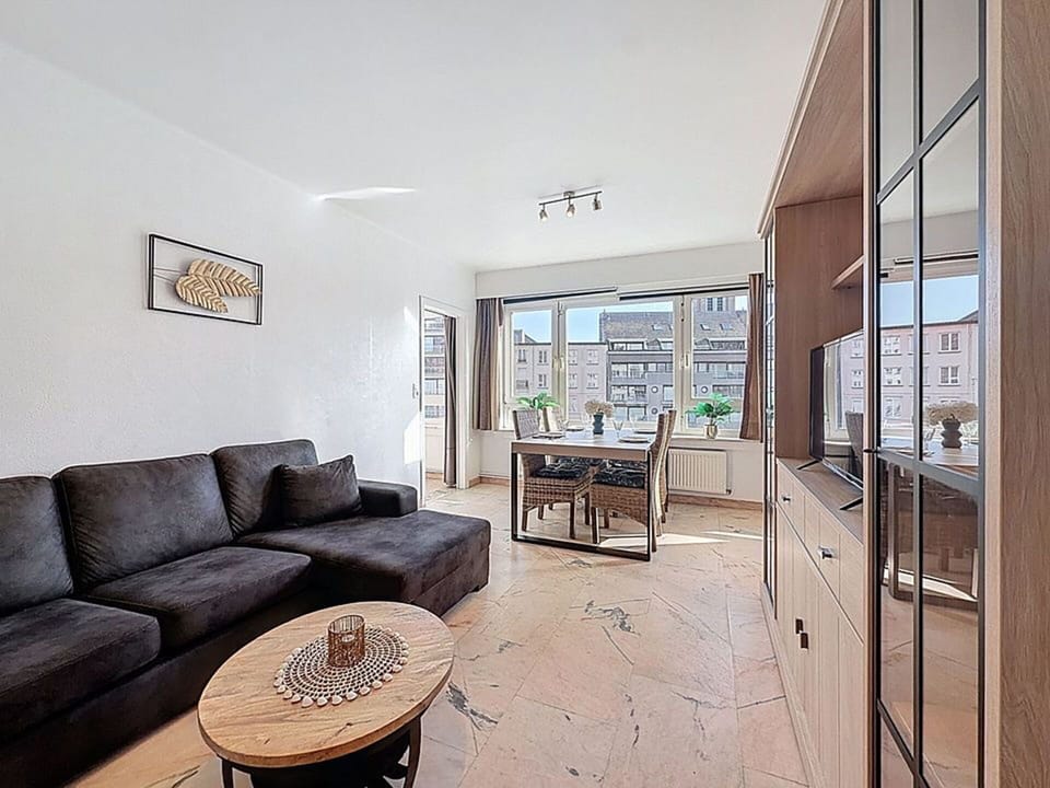 Flooring, Interior Design, Floor, Apartment, Couch, Furniture, Ceiling, Room, Living Room, Home