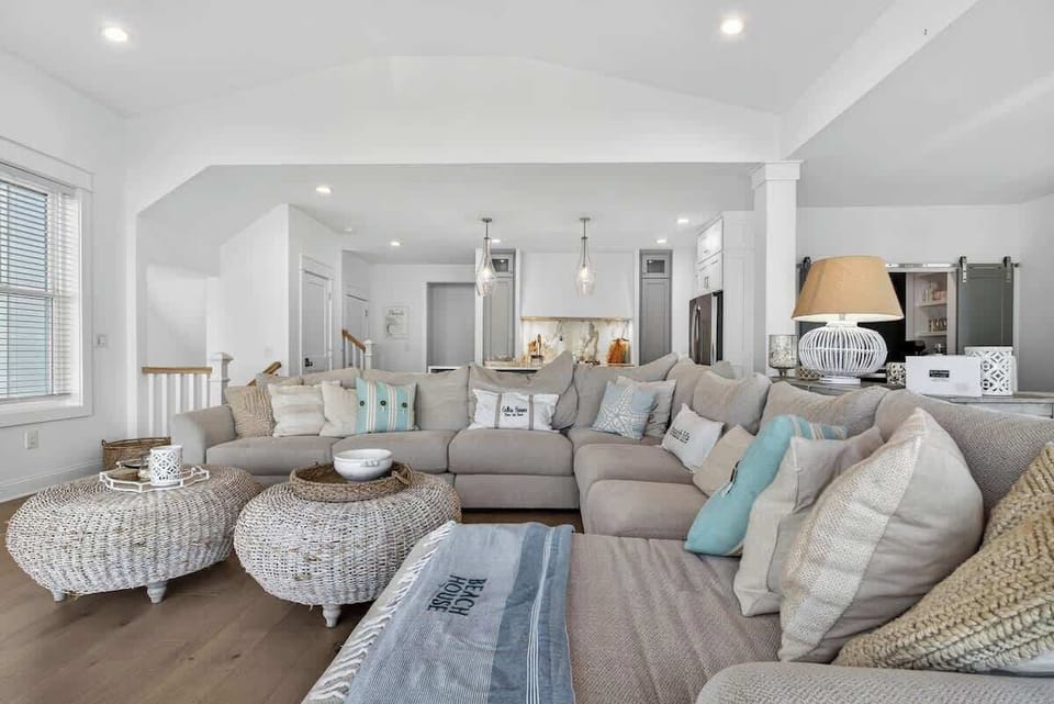 Coastal textures and soft tones create a relaxed beach‑house vibe.