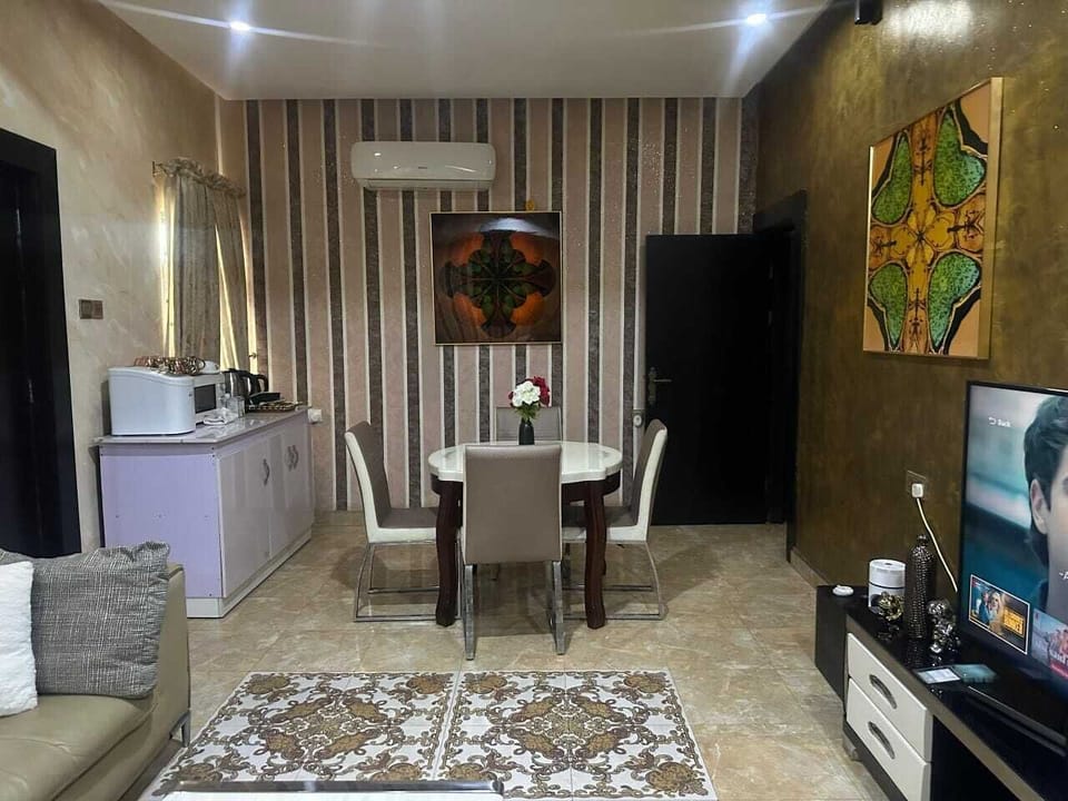 Presidential Suite | Living area | TV