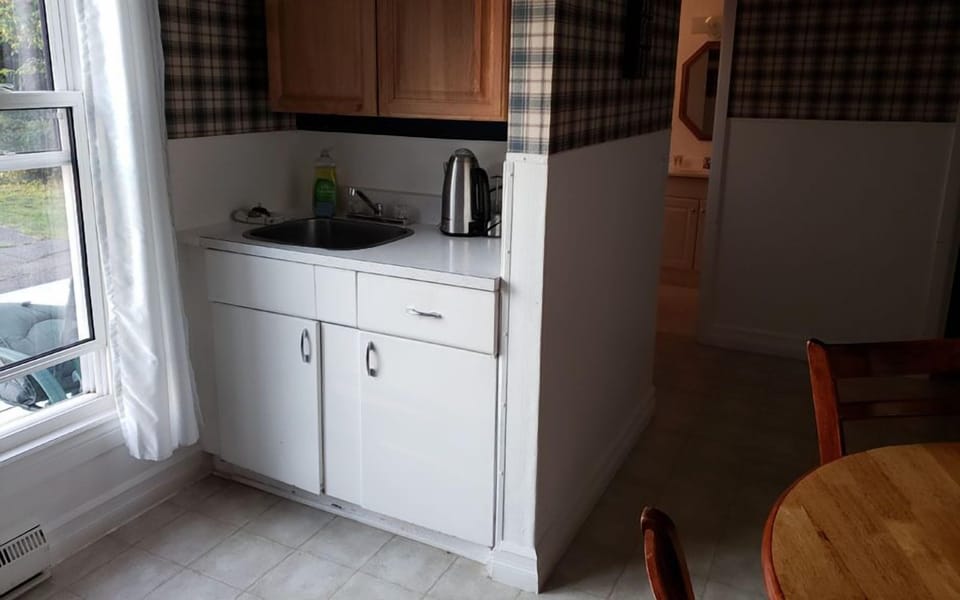 Cottage, 2 Bedrooms | Private kitchen