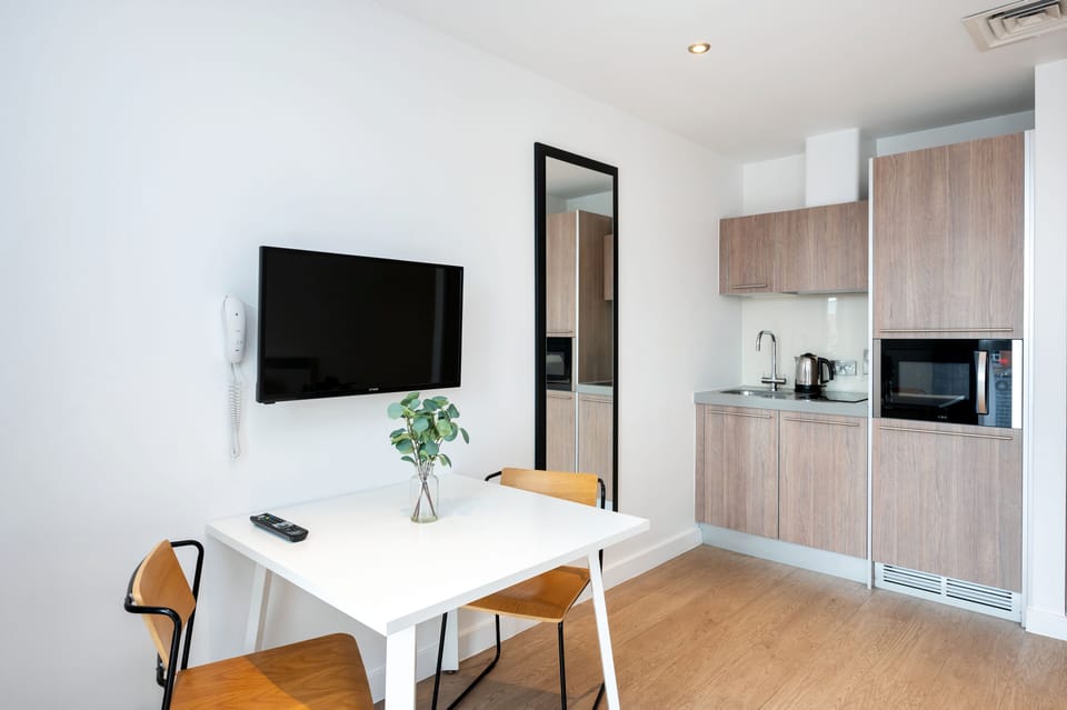 Studio | Iron/ironing board, free cribs/infant beds, free WiFi, bed sheets