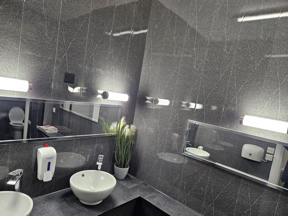 Shower, towels