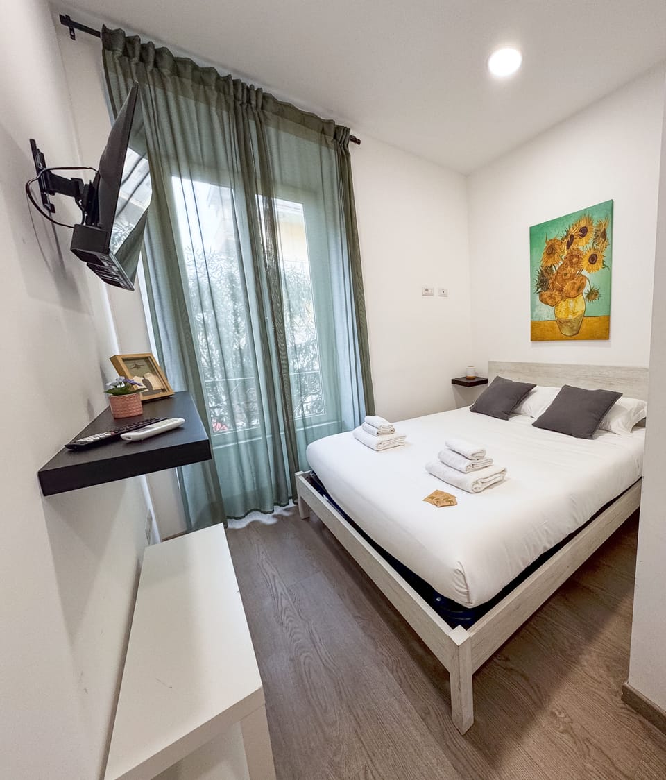 Single Room, Private Bathroom, Courtyard View | Iron/ironing board, WiFi (free), bed sheets