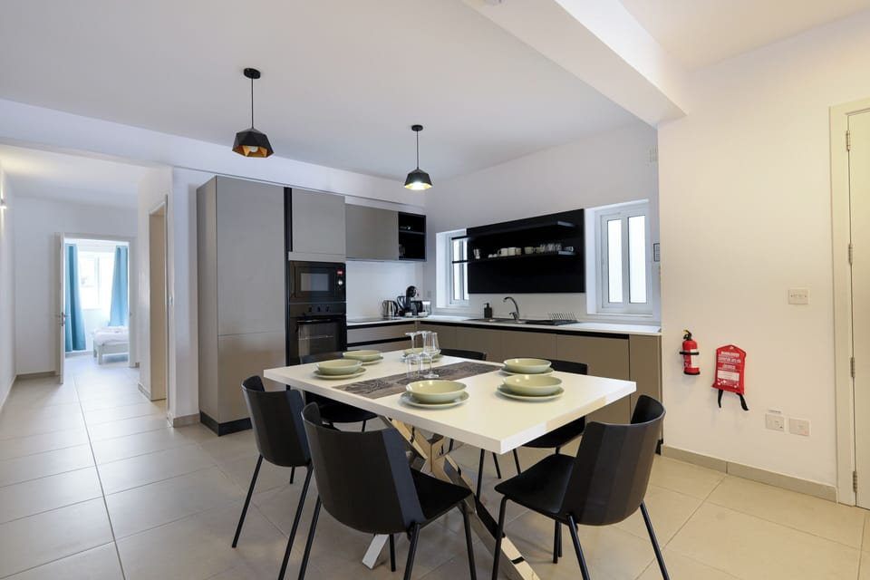 Apartment, City View | Dining