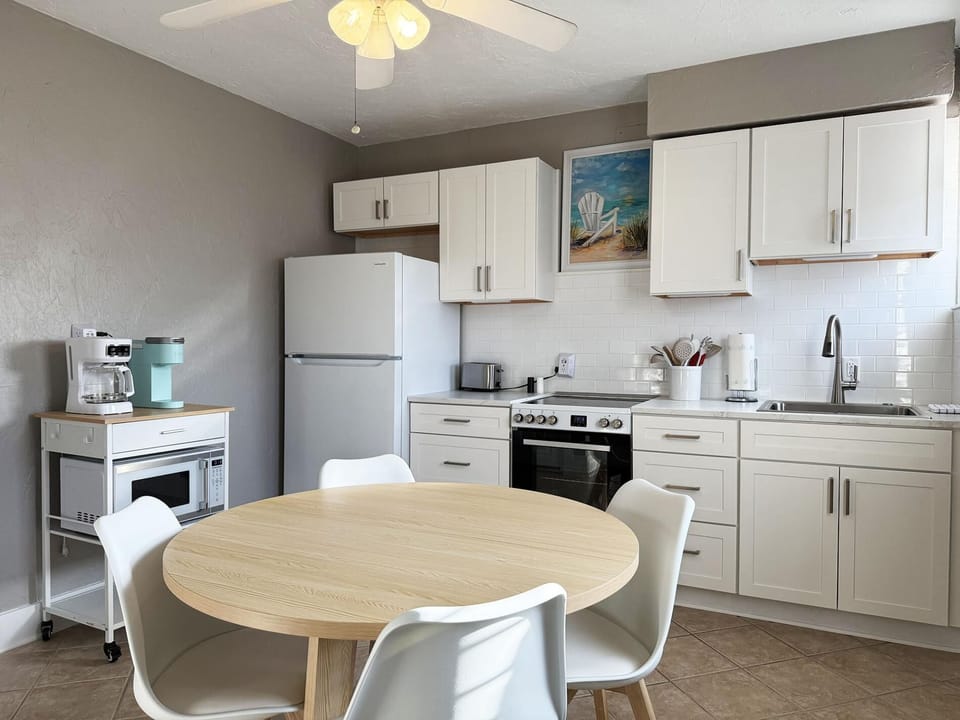 Venice Villas 1BR – Pool & Grill on Golden Beach (6818)