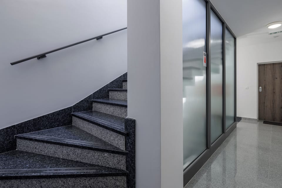 Common area (corridors, hall)