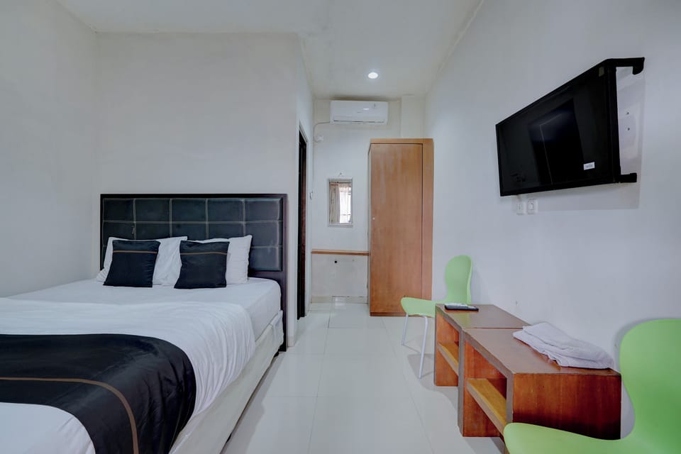 Standard Double Room | Free WiFi, bed sheets