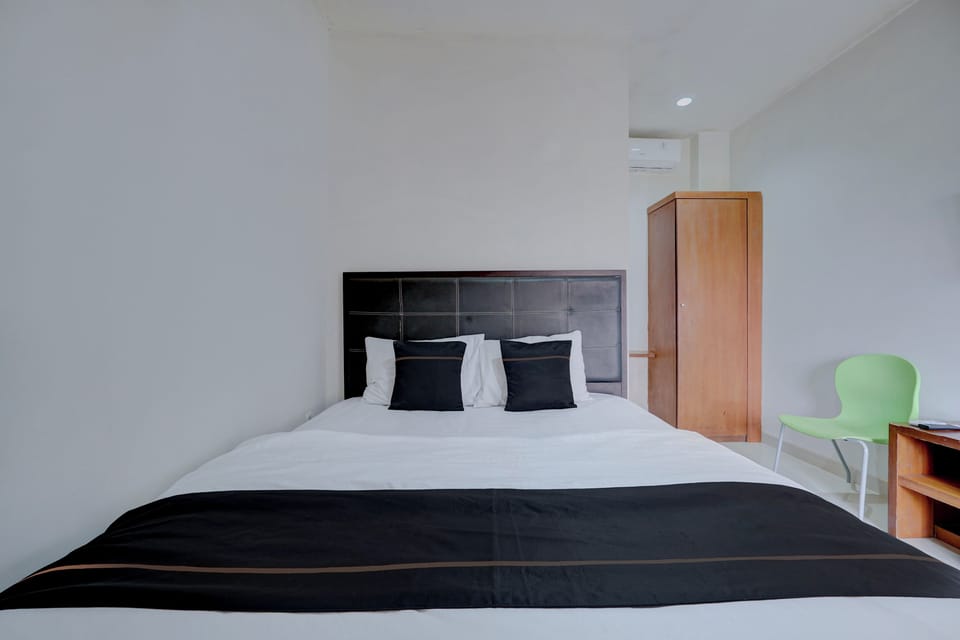 Standard Double Room | Free WiFi, bed sheets