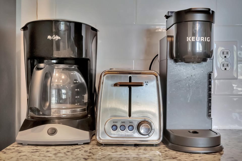 Deluxe Condo, 2 Bedrooms, Beachside | Coffee and/or coffee maker