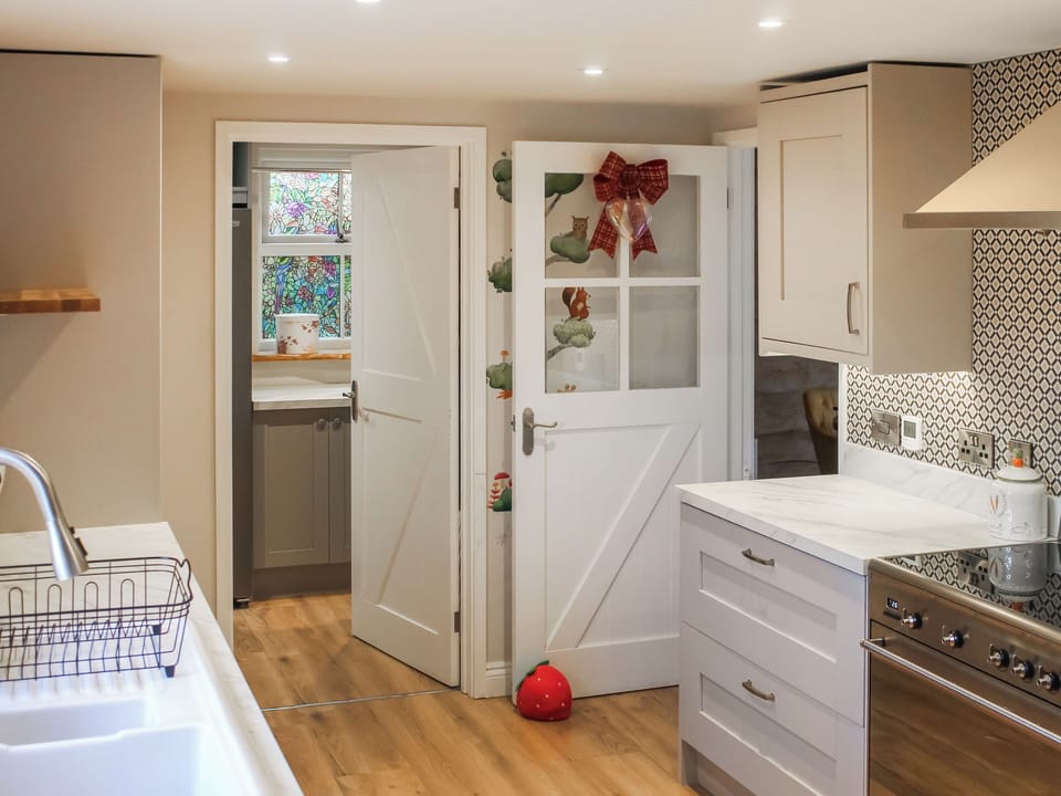 Kitchen | The Pump House - Cornish Hamlet, Falmouth