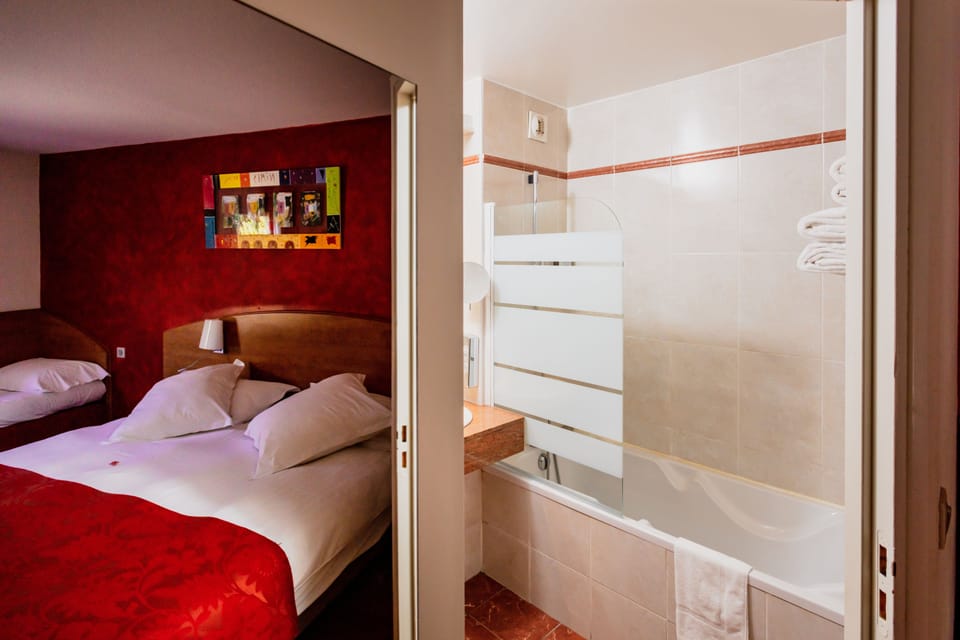 Combined shower/tub, eco-friendly toiletries, hair dryer, towels