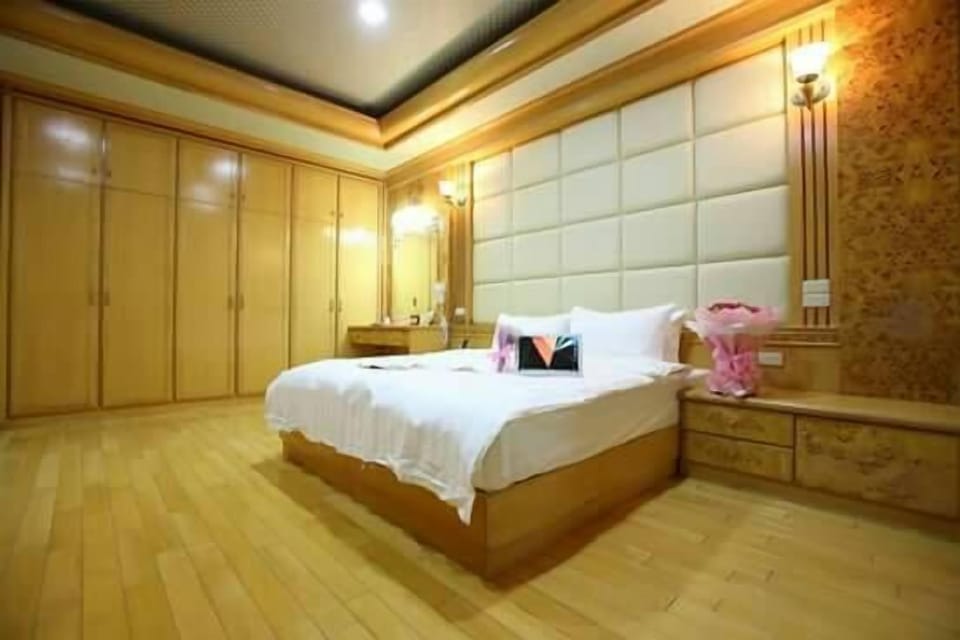 Quadruple Room | Desk, free WiFi, bed sheets