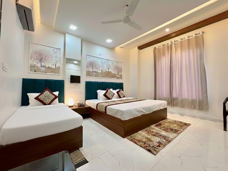 Standard Triple Room | Premium bedding, down comforters, Select Comfort beds