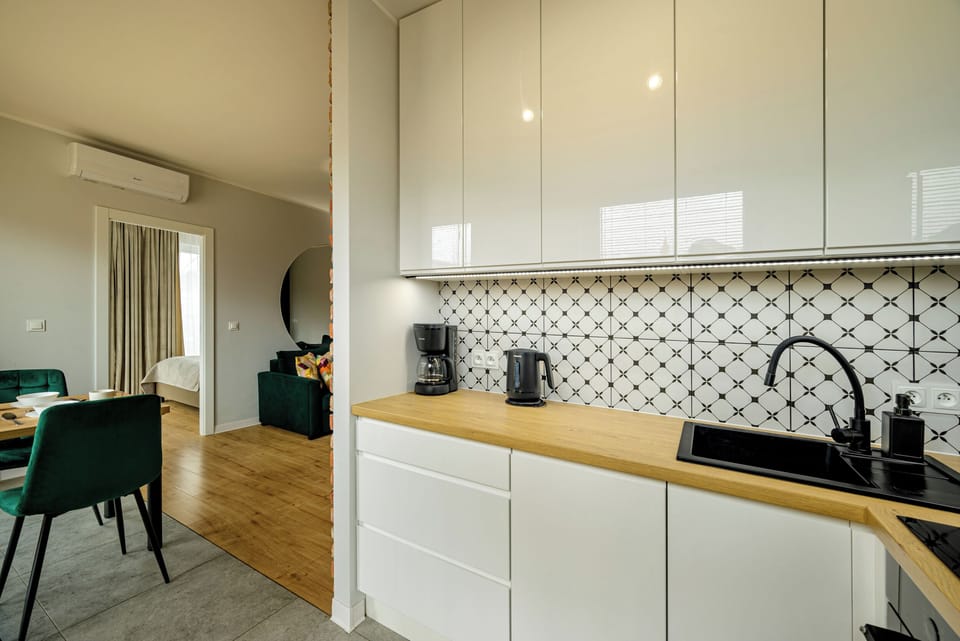 Apartment, Balcony | Private kitchen | Fridge, stovetop, cookware/dishes/utensils