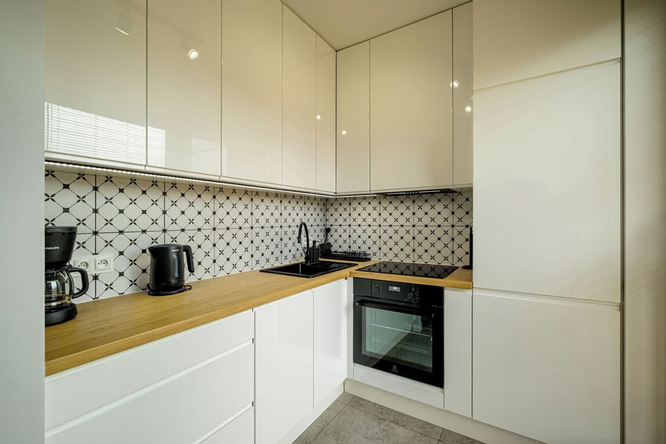 Apartment, Balcony | Private kitchen | Fridge, stovetop, cookware/dishes/utensils