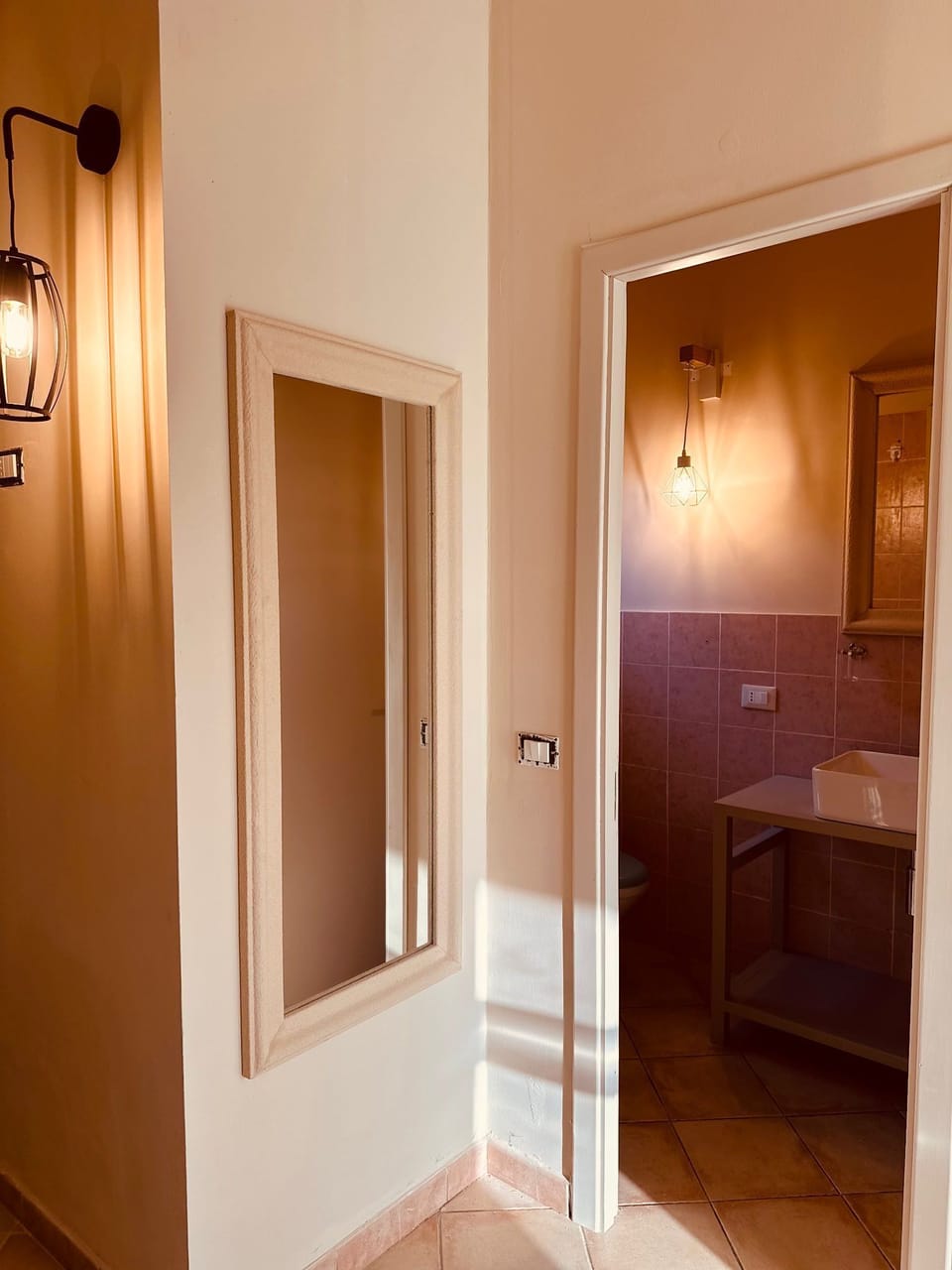 Shower, free toiletries, bidet, towels