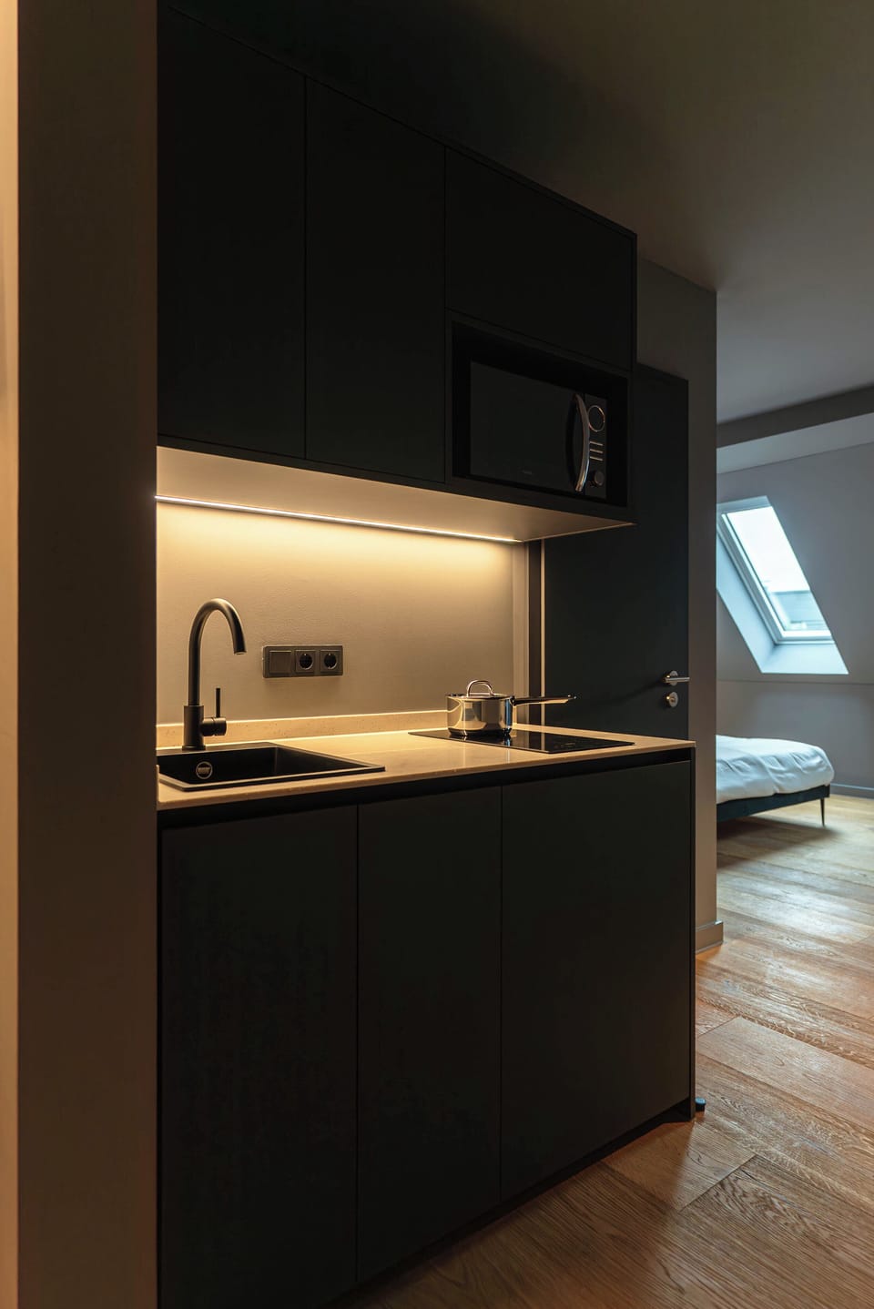 Studio | Private kitchen | Fridge, microwave, stovetop, espresso maker