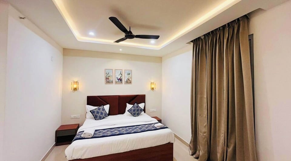 Deluxe Double Room, Air conditioning | Hypo-allergenic bedding, desk, soundproofing, free WiFi