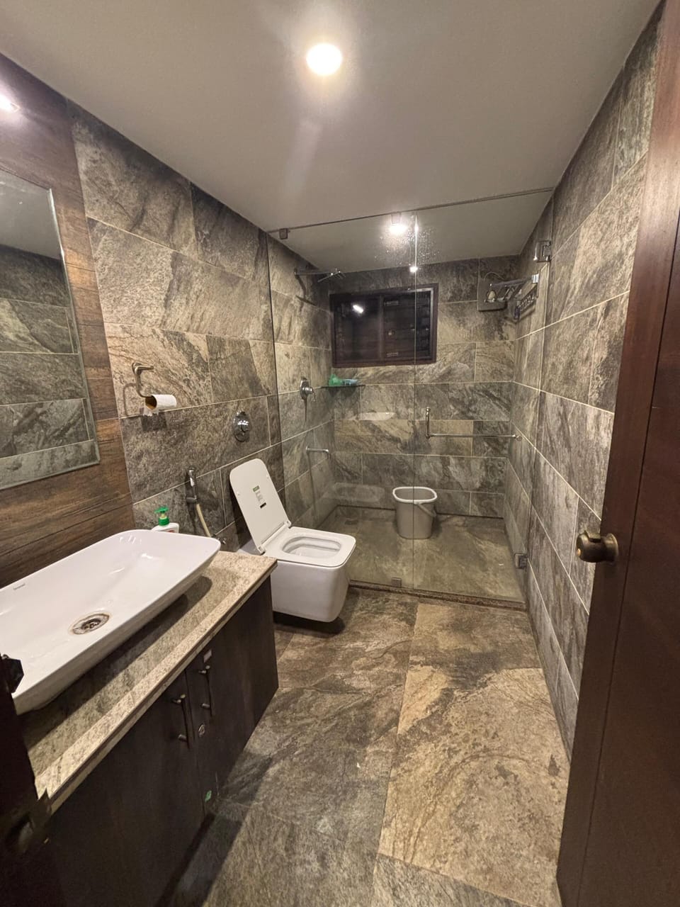 Deluxe Double Room, Garden View | Bathroom | Shower, free toiletries, towels, soap