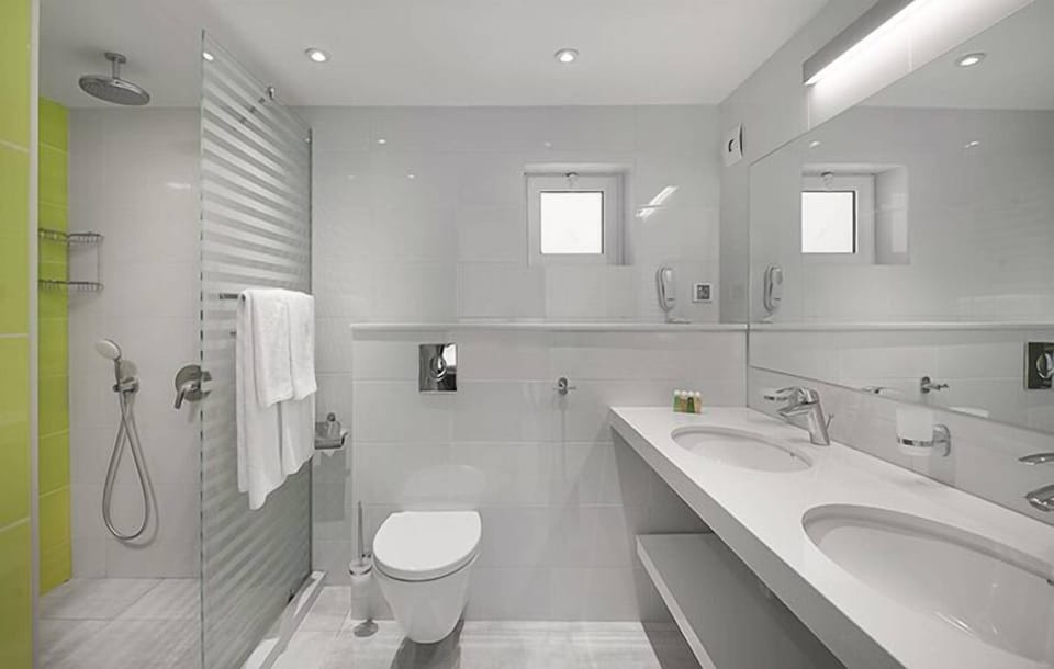 Standard Studio | Bathroom | Shower, hair dryer, towels, soap