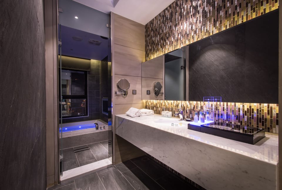 Classic Double Room (checkin after 3pm, 6pm on Saturday) | Premium bedding, free minibar, in-room safe, soundproofing