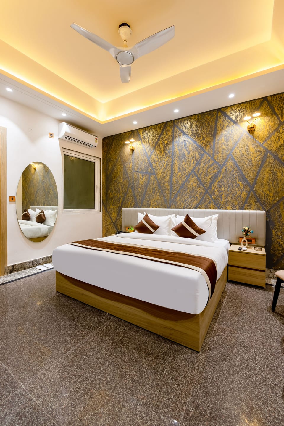 Executive Room | Desk, laptop workspace, blackout drapes, soundproofing